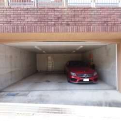 ビルトイン駐車場2台